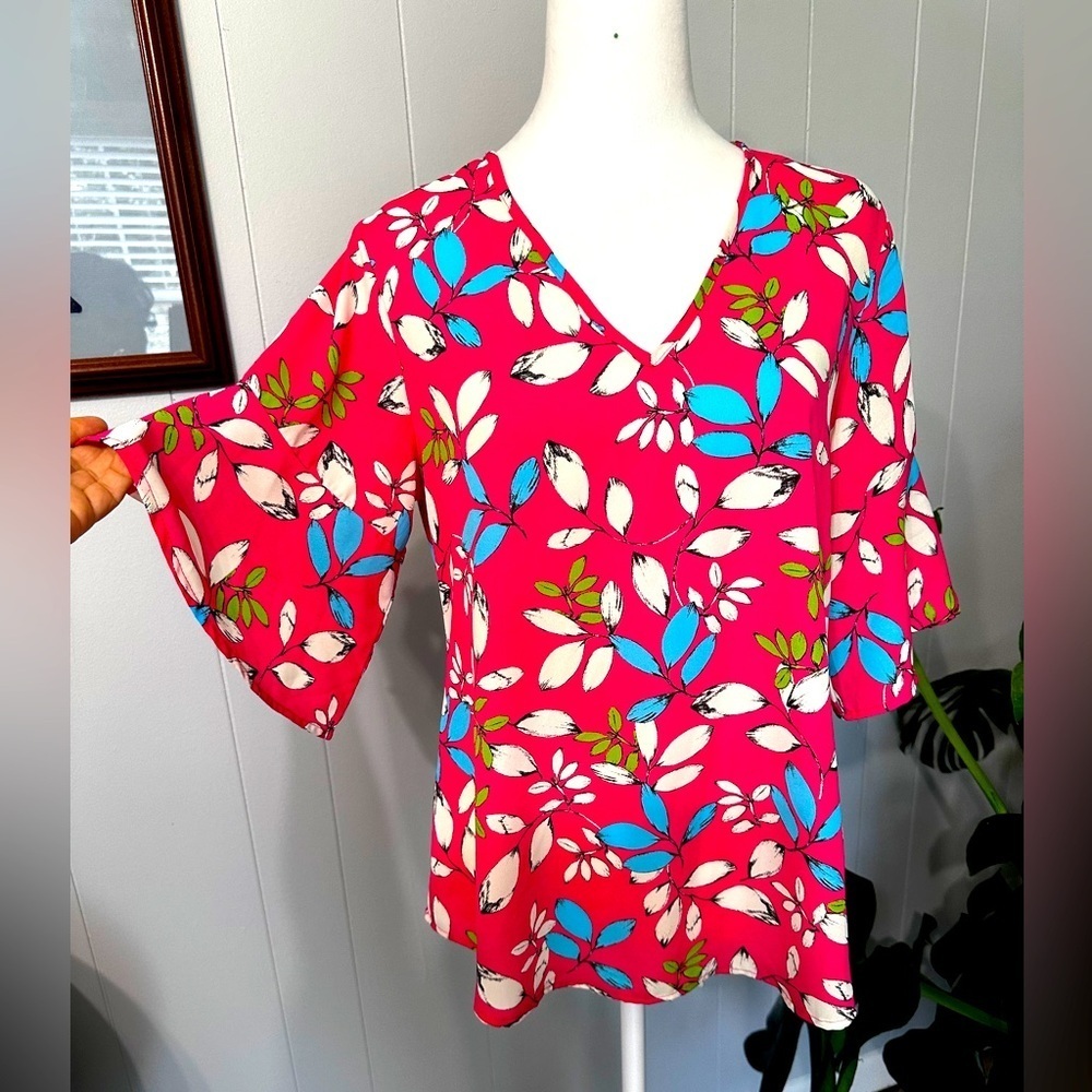 🛍️ Andree by unit wide sleeve floral top Size S